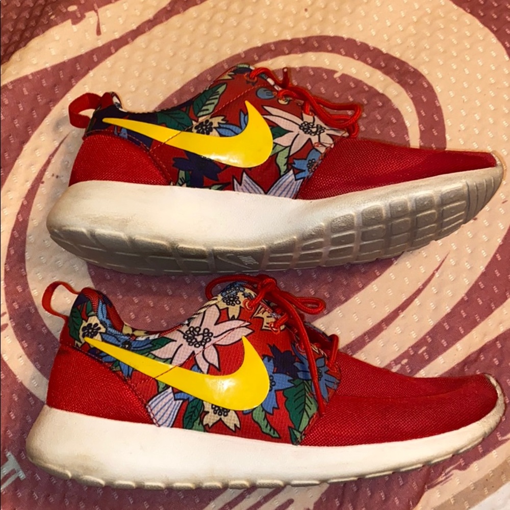 Nike tennis shoes